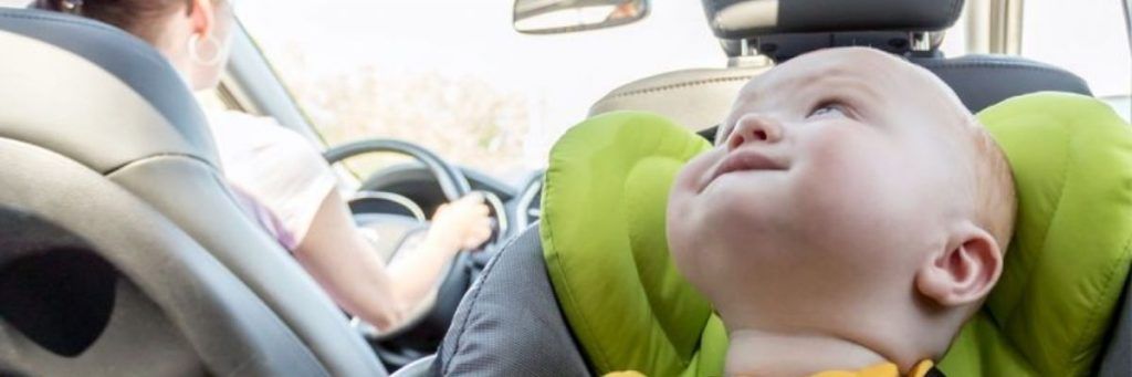 Es obligatorio llevar a los niños en sillas para autos